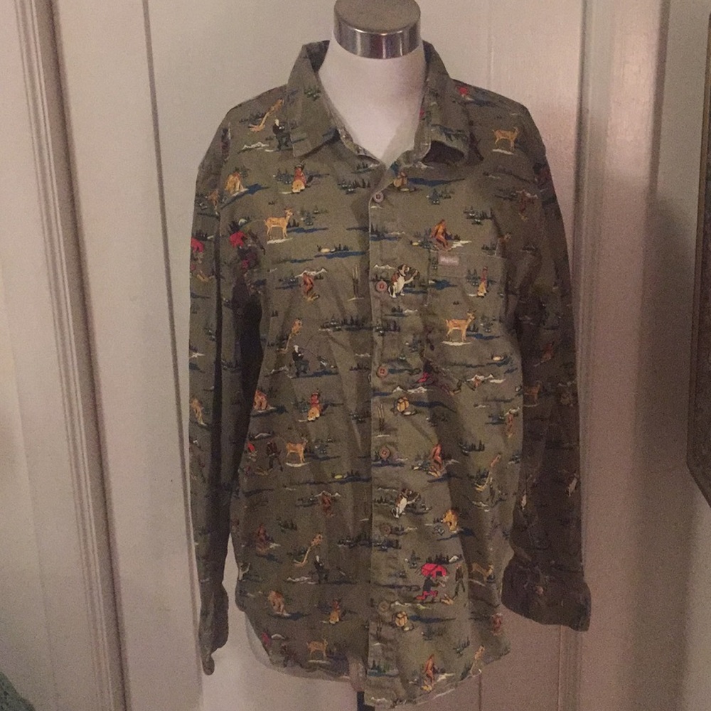 Men’s Medium long sleeved buttoned